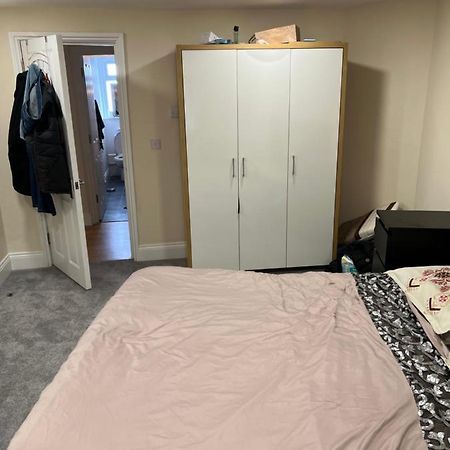 Double Bed Room Theobald Street Borehamwood Bagian luar foto
