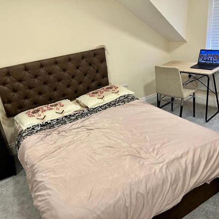 Double Bed Room Theobald Street Borehamwood Bagian luar foto