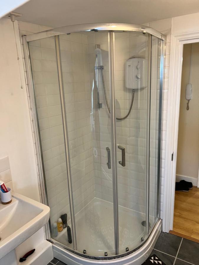 Double Bed Room Theobald Street Borehamwood Bagian luar foto