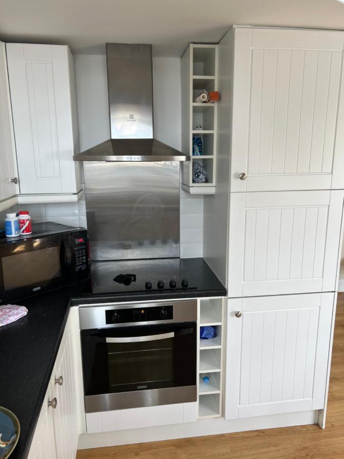 Double Bed Room Theobald Street Borehamwood Bagian luar foto
