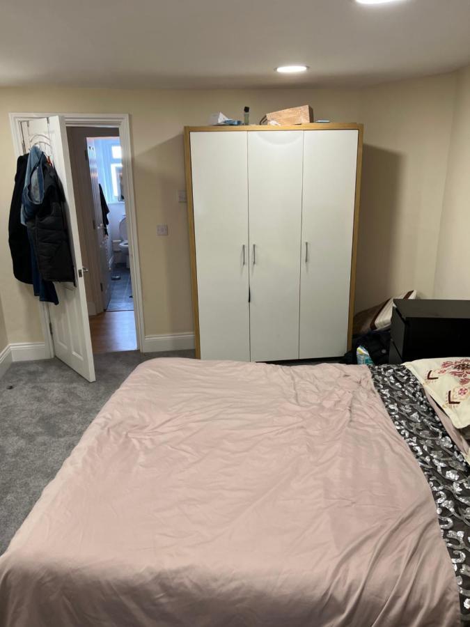 Double Bed Room Theobald Street Borehamwood Bagian luar foto